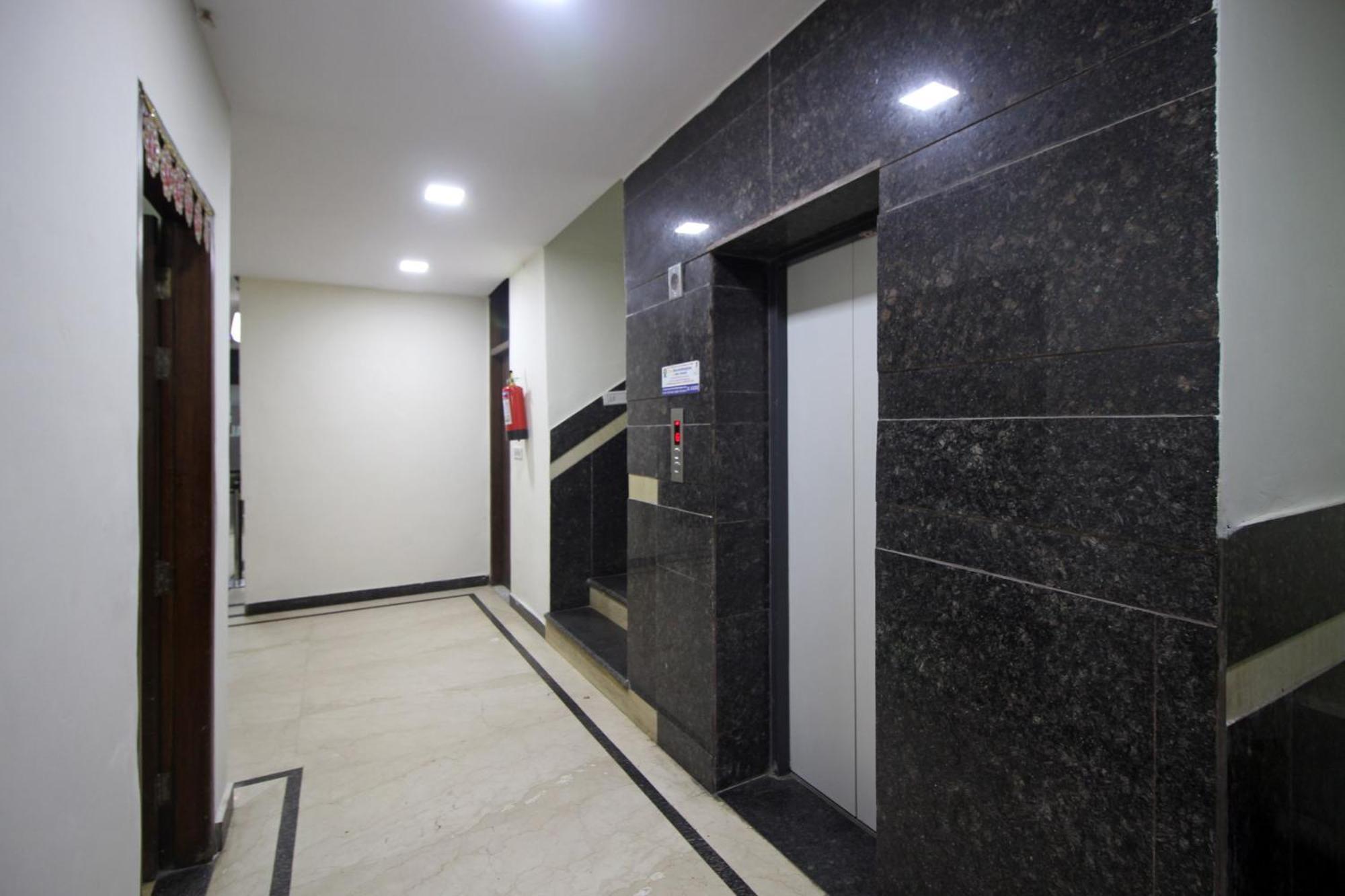 Super Hotel O Global Új-Delhi Kültér fotó